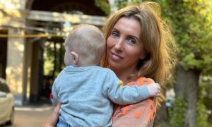 Сокровенные кадры: ставшая мамой в 54 года Светлана Бондарчук показала выписку из роддома с сыном