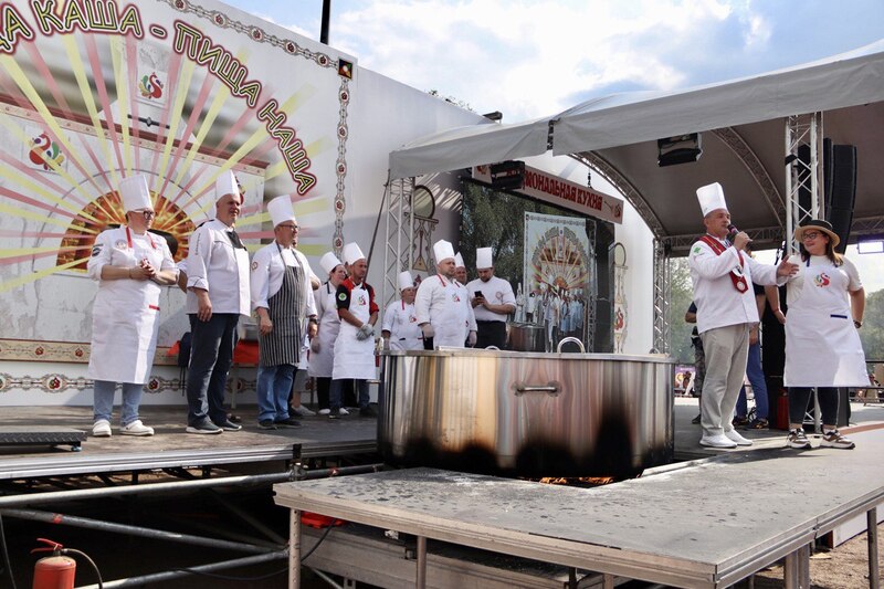 Почти 4 тонны угощений сварили на фестивале славянской культуры Почти 4 тонны угощений сварили на фестивале славянской культуры
