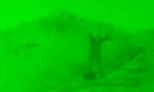 ВСУшники сдаются целыми группами и несут трофеи: видео со сватовского направления