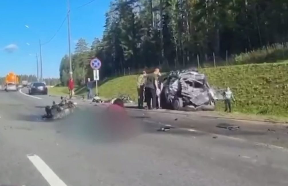 «Ужас, их просто переехало всех»: под Питером фура протаранила группу девочек-велосипедисток