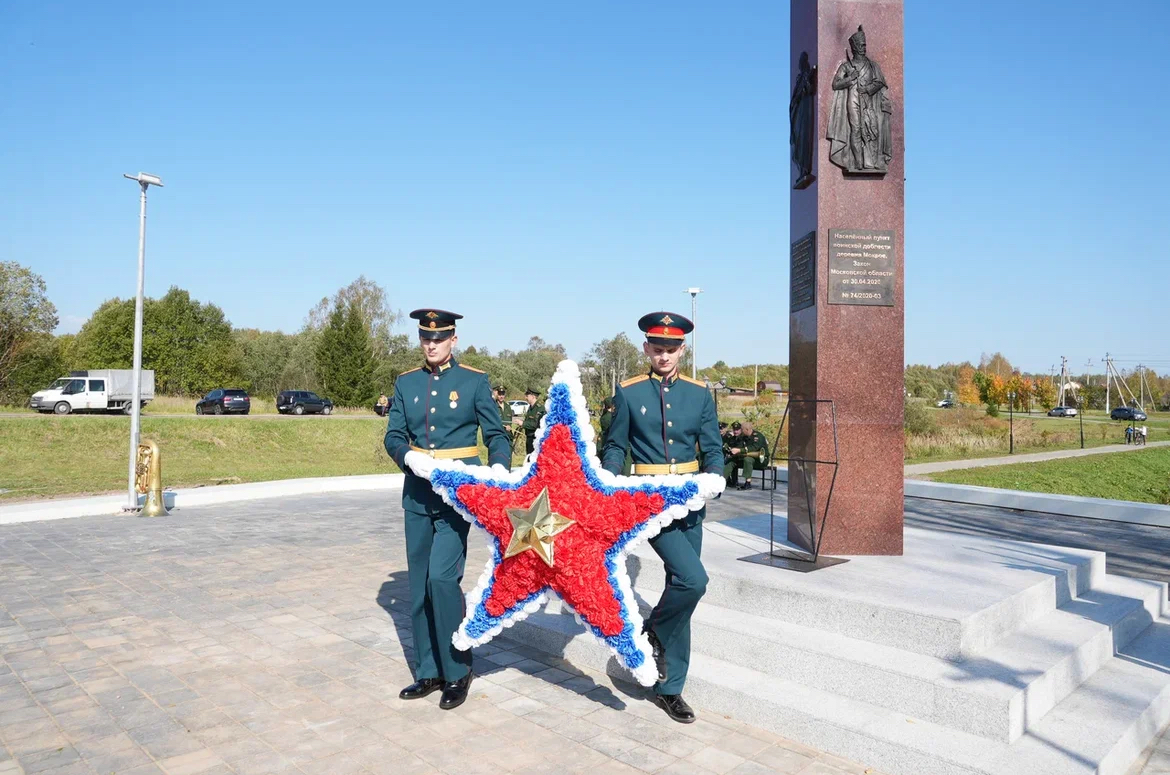 В деревне Мокрое в Подмосковье состоялось открытие стелы «Населенный пункт воинской доблести» В деревне Мокрое в Подмосковье состоялось открытие стелы «Населенный пункт воинской доблести»