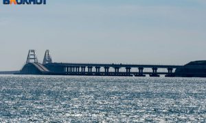 По Крымскому мосту пытались ударить тремя морскими беспилотниками