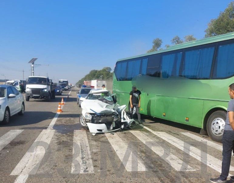 Автобус ФК «Краснодар» с 22 детьми попал в смертельное ДТП на кубанской трассе 