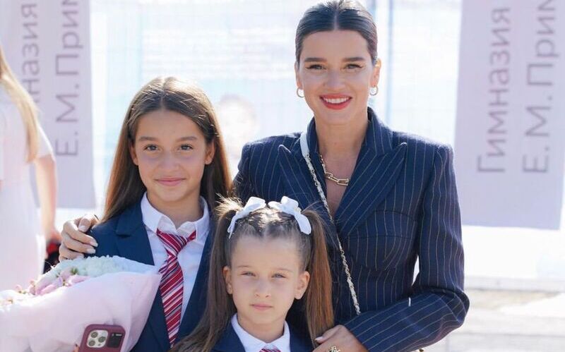 «Мама сегодня будет плакать»: Ксения Бородина отвела младшую дочь в первый класс «Мама сегодня будет плакать»: Ксения Бородина отвела младшую дочь в первый класс