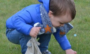 «Безумно любит качели»: в Новосибирске на продажу выставили двухлетнего малыша