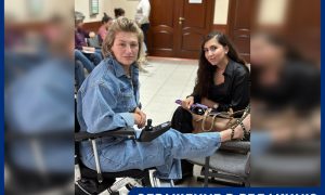 «Лишил самого дорогого»: биологический отец отобрал детей у лишившейся ноги москвички