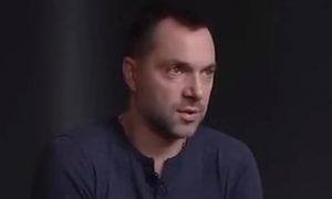 «Будем править миром»: Арестович* помечтал об объедении России и Украины