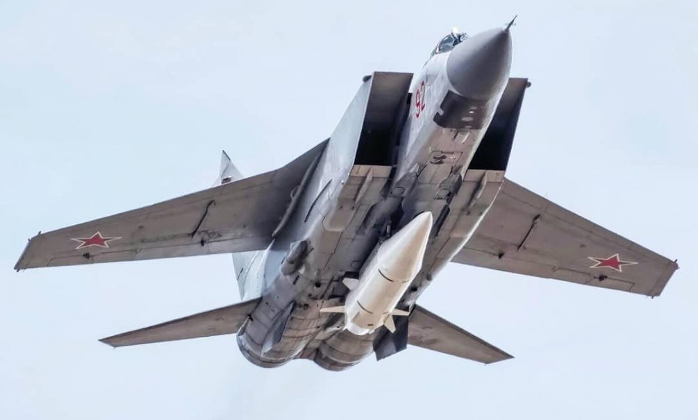 Авианосцы США под прицелом: Путин объявил о начале патрулирования Черного моря самолетами МиГ-31 с «Кинжалами» 