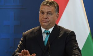 Премьер Венгрии Виктор Орбан прямо выступил в парламенте страны против политики США и ЕС