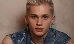 Сбежавшего из России Даню Милохина официально призвали в армию