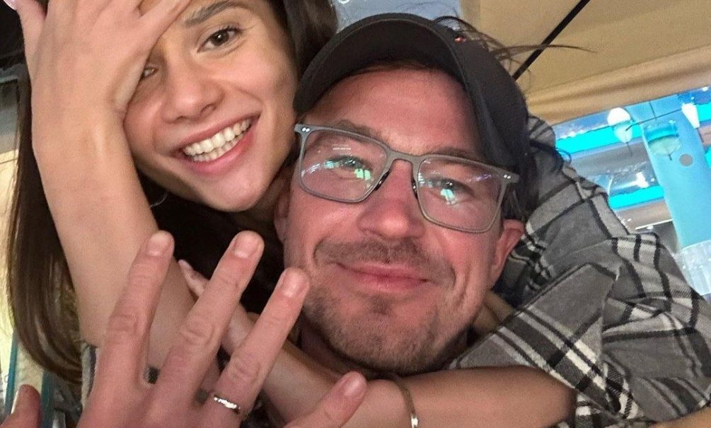 Первое видео после свадьбы: Александр Петров страстно целовал молодую жену на дне рождения тещи 