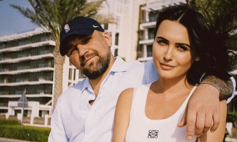 «Не могу молчать!»: Баста подарил жене дорогой Rolls-Royce Cullinan 