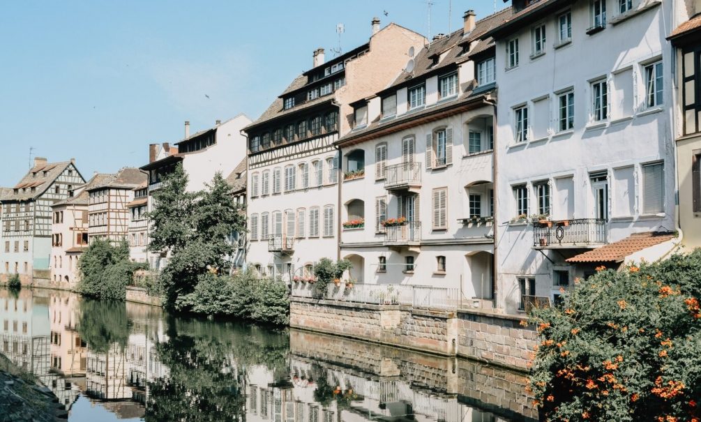 Во Франции избавились от флага Украины после слов Зеленского об Армении 