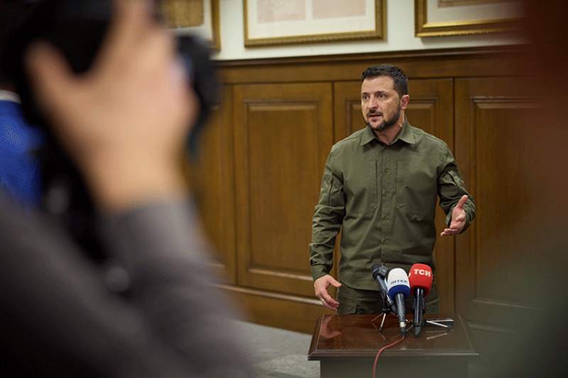 Заврался окончательно: Зеленский солгал о количестве важных гостей на утешительной евротусовке в Киеве Заврался окончательно: Зеленский солгал о количестве важных гостей на утешительной евротусовке в Киеве