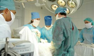 Врачи московской больницы удалили пациентке две груди вместо одной