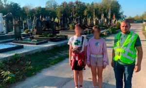 В Киеве подростки ради забавы регулярно обворовывали могилы солдат ВСУ