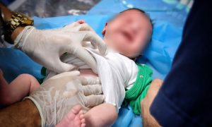 «Здесь нет жизни»: шокирующие рассказы беременных палестинок, готовящихся рожать в жутких условиях