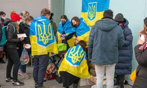 Швейцария заплатит украинским беженцам до $4400 за возвращение домой