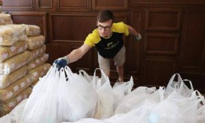 Дикость: поддерживающие Россию европейцы привезли в Донбасс гуманитарку и... застряли