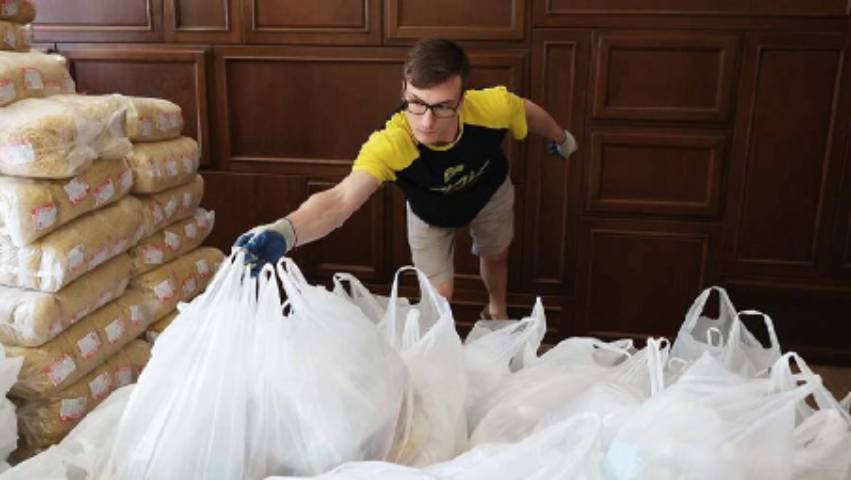 Дикость: поддерживающие Россию европейцы привезли в Донбасс гуманитарку и... застряли 