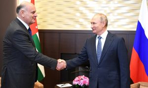 Владимир Путин обсудит с главой Абхазии ее возможности по вступлению в Союзное государство: выгодно ли такое решение России