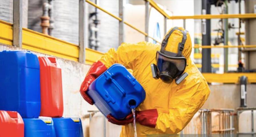 История с ядовитым тортом, которым Киев пытался отравить российских летчиков, оказалась серийной 