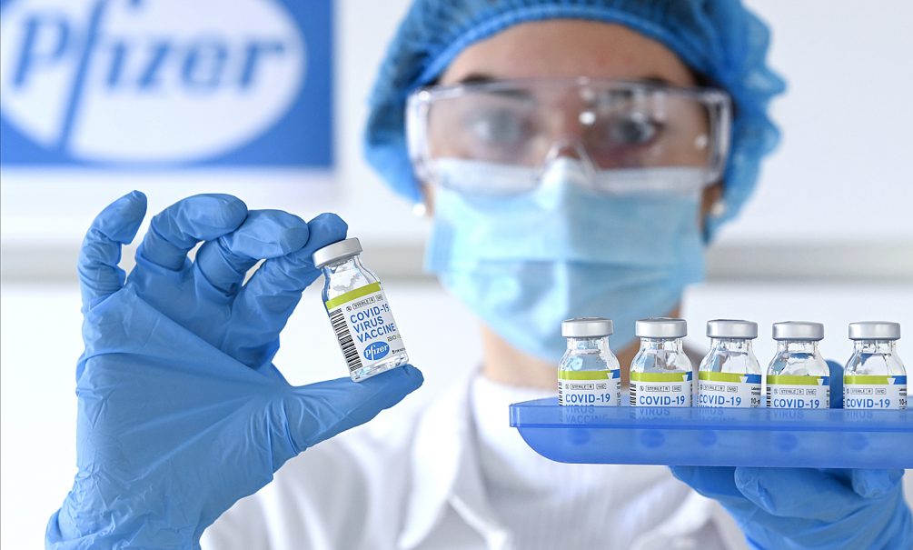 Кто помог Pfizer скрыть 80% смертельных случаев после вакцинации от COVID 