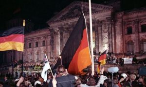 Немецкая журналистка Алина Липп проанализировала статью, где Майдан сравнили с аннексией ГДР Западной Германией в 1991 году