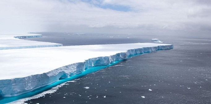 Крупнейший айсберг Земли размером с два Петербурга вскоре может растаять 