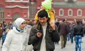 Сравнили с мигрантами: россиян шокировал странный опрос социологов