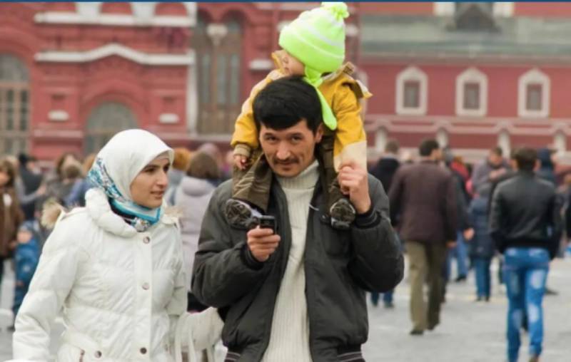 Сравнили с мигрантами: россиян шокировал странный опрос социологов 
