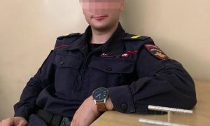 В Ростове «добрый» полицейский передал наркотики подсудимому прямо в зале суда