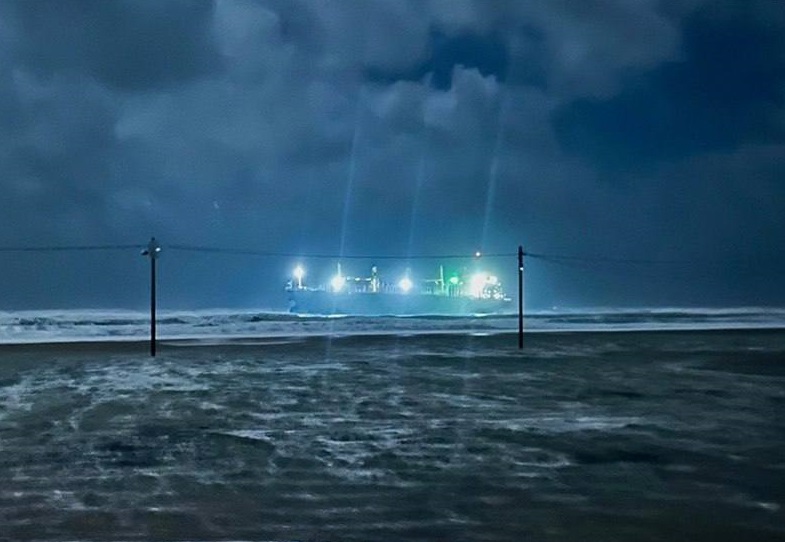 Мощный ураган выбросил сухогруз «Blue Shark» на мель возле Анапы 