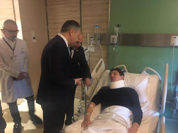 Хотел плюнуть в лицо, но бил ногами по голове: в Турции президент футбольного клуба напал на судью