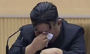 Лидеры тоже плачут: Ким Чен Ын залился слезами, а потом зарыдал весь съезд