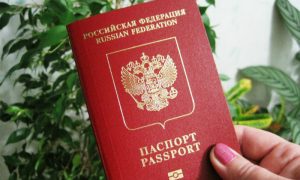 У россиян на границе начали забирать загранпаспорта из-за ошибок