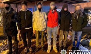 «Грабили и избивали чушпанов»: в Киеве задержана банда подростков, вдохновившаяся сериалом «Слово пацана»