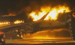 Пожар в японском аэропорту: пять человек погибло