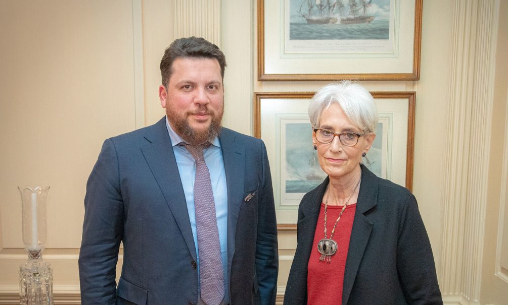 Соратник Навального потратил 40 тысяч евро на вино в элитном ресторане Брюсселя Соратник Навального потратил 40 тысяч евро на вино в элитном ресторане Брюсселя