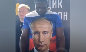 «Кевин Владимирович»: Путин дал российское гражданство американскому боксеру Джонсону