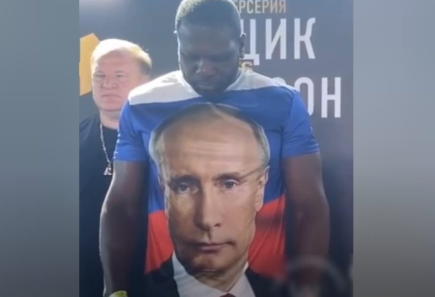 «Кевин Владимирович»: Путин дал российское гражданство американскому боксеру Джонсону 