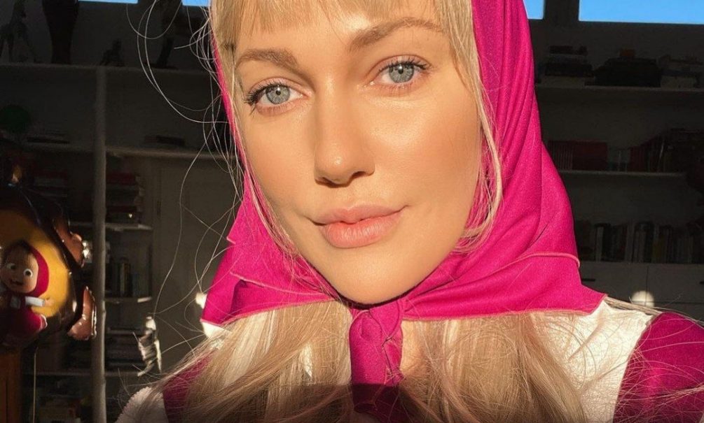 Звезда «Великолепного века» Мерьем Узерли отметила день рождения дочери в стиле мультфильма «Маша и медведь» Звезда «Великолепного века» Мерьем Узерли отметила день рождения дочери в стиле мультфильма «Маша и медведь»