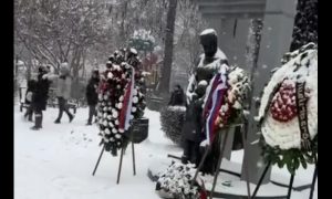 Неонацистский жест с согласия властей. Депутат Федоров — об осквернении мемориала блокадникам в Ереване