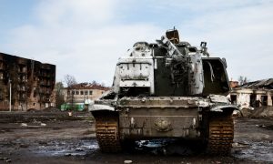 На эквадорских улицах появилась военная техника