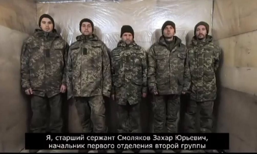 «Нас предали»: пять украинских пограничников сдались в плен российским военным 