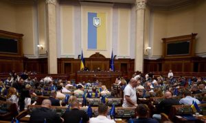 На низком старте: политическая элита Украины распродает имущество, готовясь к побегу