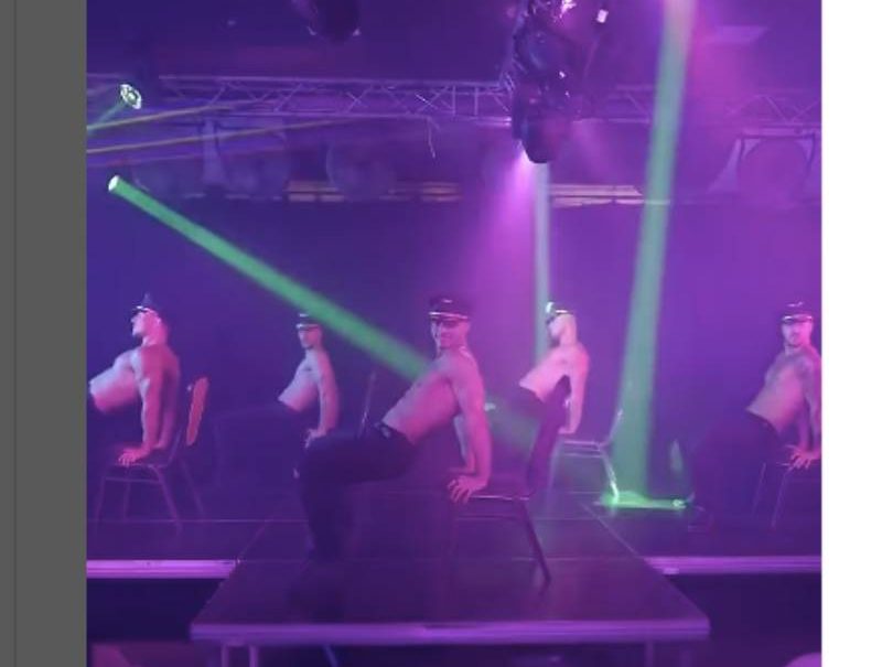 Полуголая вечеринка: в Ульяновске разразился скандал из-за мужского стриптиза в клубе 