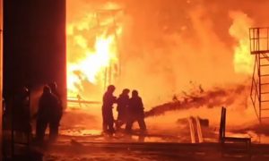 «Удалось не допустить распространения огня»:  видео ликвидации возгорания курской нефтебазы