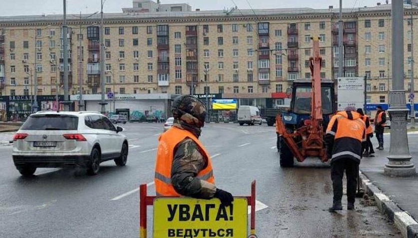 Не дураки: руководство Харькова экстренно ремонтирует дорогу, готовясь к побегу из города 