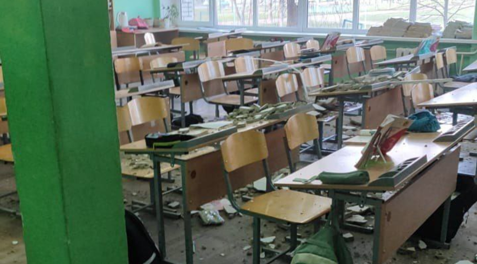 В адыгейской школе во время урока обрушился потолок 